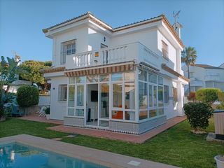Chalet à Sancti Pietri. Chalet con piscina en costa sancti petri