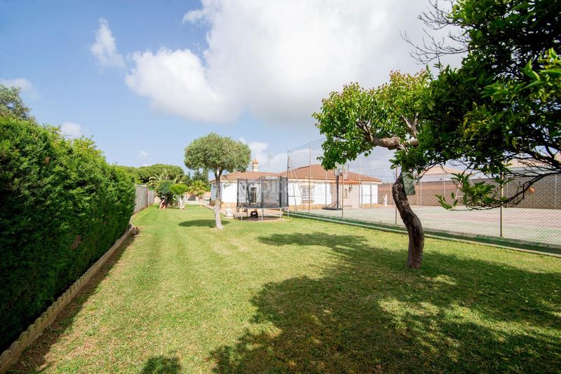 Foto 06c63a13-a4fd-4dca-80de-5ebf5bacd33f. Xalet amb aparcament piscina a Las Lagunas - Campano Chiclana de la Frontera