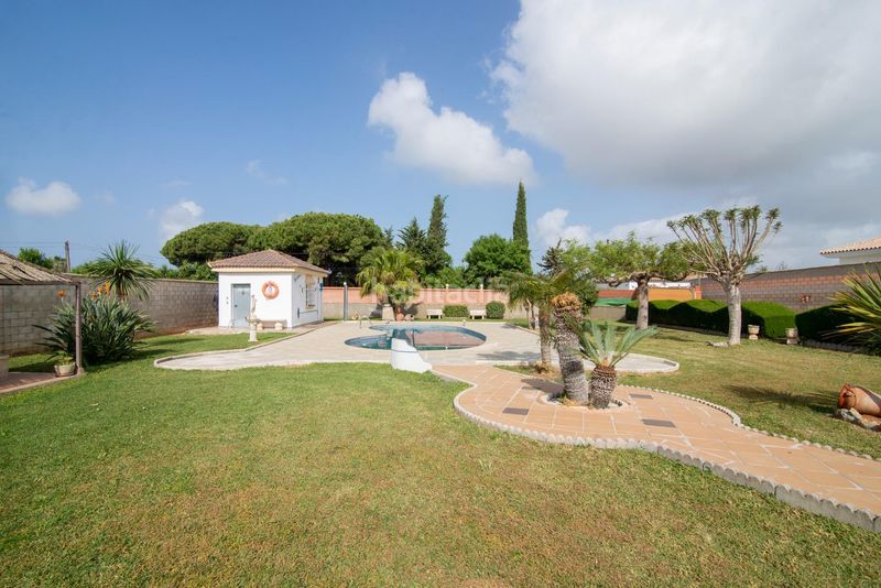 Foto 272eaef1-c2f8-4844-b8c7-bafc5f896efc. Xalet amb aparcament piscina a Las Lagunas - Campano Chiclana de la Frontera