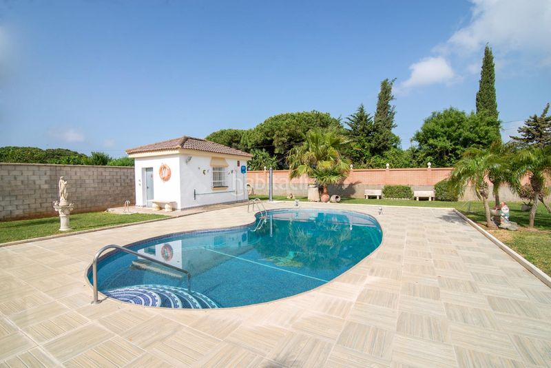 Foto 2ecf5194-8954-4df3-be06-0051c977f402. Xalet amb aparcament piscina a Las Lagunas - Campano Chiclana de la Frontera
