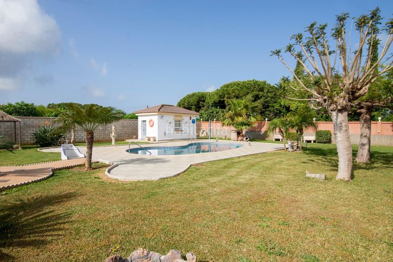 Foto fa46bf0d-6386-4a11-a03e-5e0de9d3e51b. Xalet amb aparcament piscina a Las Lagunas - Campano Chiclana de la Frontera