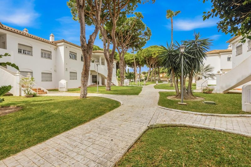 Foto 8932f879-ba49-4c73-a7d2-0e095884d181. Apartament amb aparcament a La Barrosa Chiclana de la Frontera