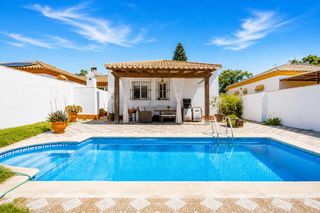 Xalet a Los Gallos. Chalet de 3 dormitorios con piscina en los gallos