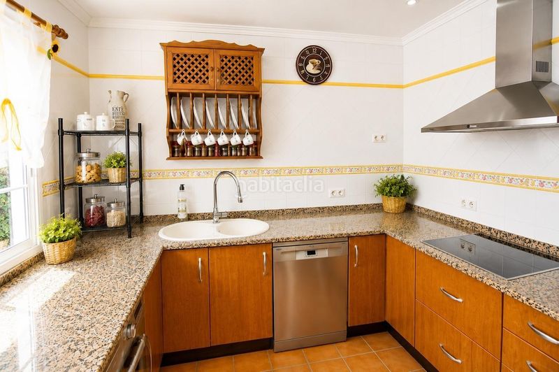 Foto 5f6c80d0-4df6-429e-b96b-6f44f0fe0e8f. Casa adossada amb aparcament a Núcleo urbano Chiclana de la Frontera