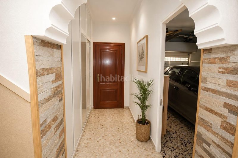 Foto 81a9f628-536b-476d-98cd-be3357481034. Casa adossada amb aparcament a Núcleo urbano Chiclana de la Frontera