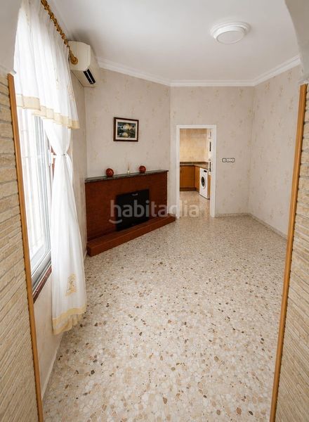 Foto c96197f9-c02e-43fc-b814-52279dc8c7f1. Casa adossada amb aparcament a Núcleo urbano Chiclana de la Frontera