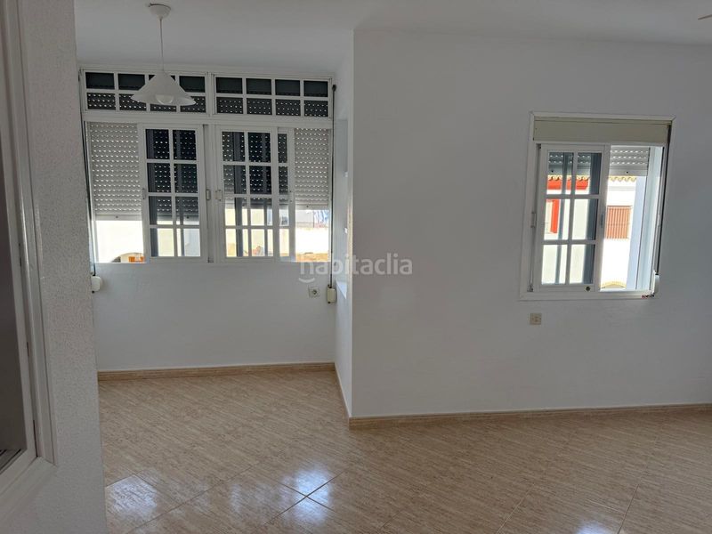 Foto f914092d-3fa9-46d4-8406-973254e0e072. Casa adossada amb aparcament a Núcleo urbano Chiclana de la Frontera