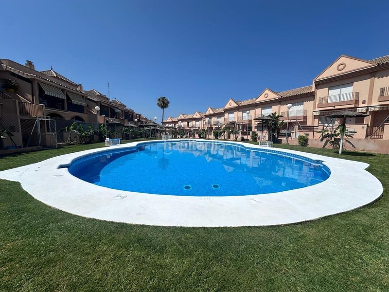 Foto 0fe871a2-98a0-4cd1-890d-a3d672a58a70. Apartament amb piscina a Los Gallos Chiclana de la Frontera