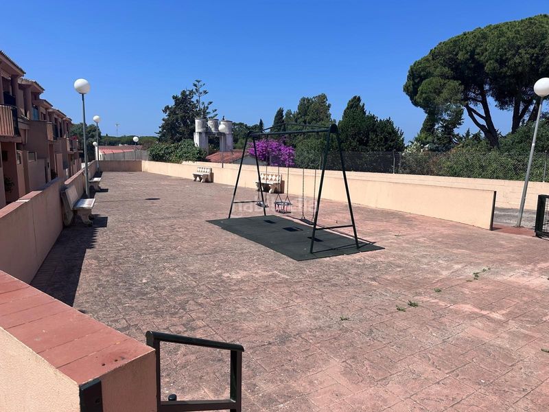 Foto 4a8a33bf-322a-42c8-bf4e-8319501e2761. Apartament amb piscina a Los Gallos Chiclana de la Frontera
