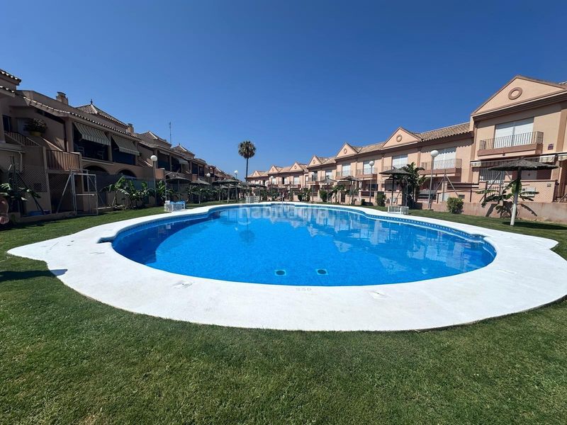 Foto b56f91e4-9b5f-47d1-87ff-1d8014d59e23. Apartament amb piscina a Los Gallos Chiclana de la Frontera