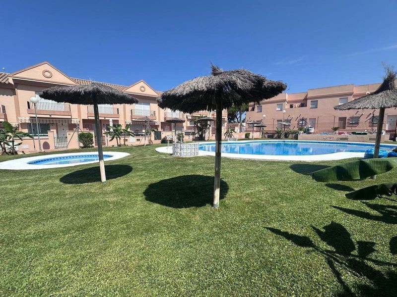 Foto e1ef6ba1-dd4b-4bab-b3d0-75f8dce7f7c7. Apartament amb piscina a Los Gallos Chiclana de la Frontera
