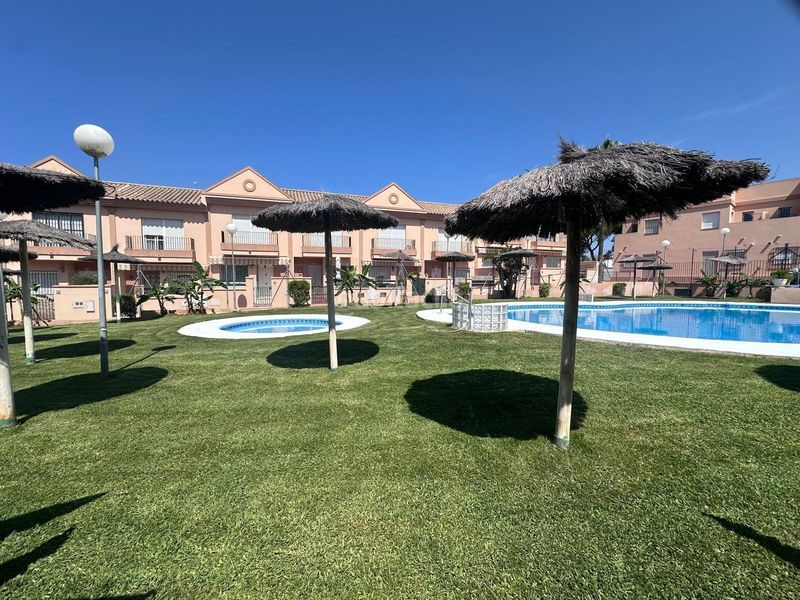 Foto fdbf297f-40d8-4446-b8a1-4d1f504b02a0. Apartament amb piscina a Los Gallos Chiclana de la Frontera