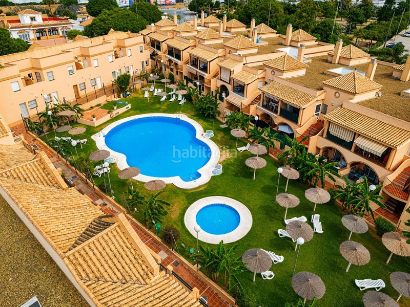 Foto 01abcfa1-85bd-4eb6-9124-cf2ee2841485. Apartament amb aparcament piscina a La Barrosa Chiclana de la Frontera