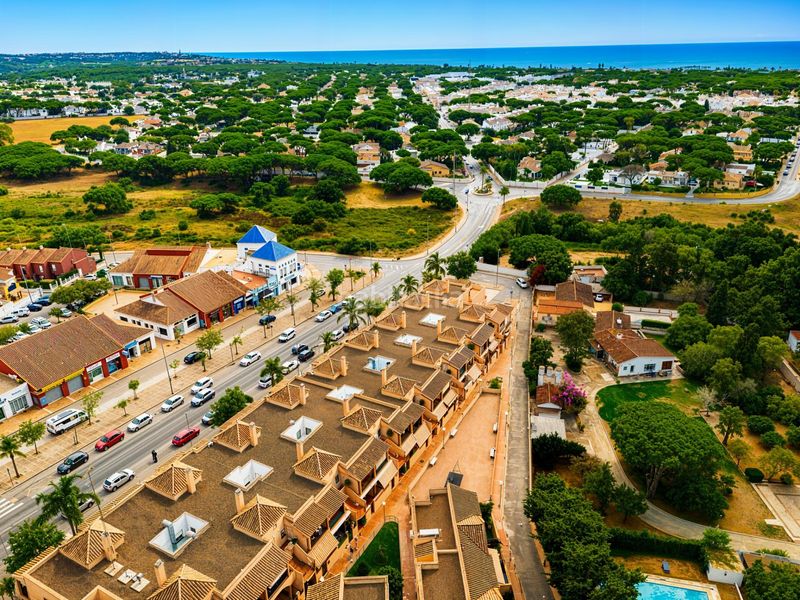 Foto 8b5df793-d699-43dd-9ecd-fb9de807dfb4. Apartament amb aparcament piscina a La Barrosa Chiclana de la Frontera