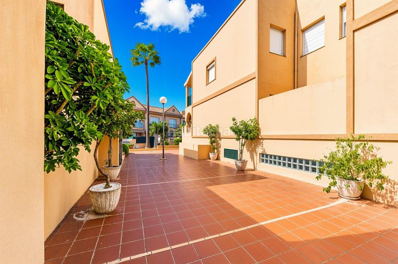 Foto 9c37ef1d-2657-43db-969e-4778117b292b. Apartament amb aparcament piscina a La Barrosa Chiclana de la Frontera