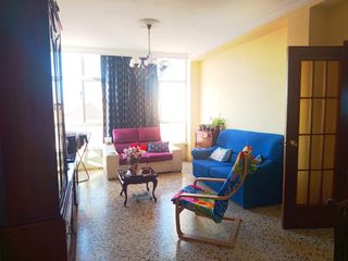 Etagenwohnung in La Banda - Campo de Fútbol. Piso de 4 dormitorios en alameda de solano