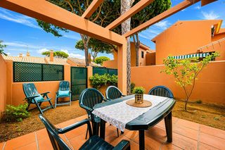 Casa adossada a Sancti Pietri. Unifamiliar adosado de 2 dormitorios en planta baja, costa sanct
