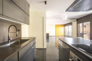 Pis  Carrer de pius xi. 120 m2 acabat de reformar a tocant el parc de vallparadis