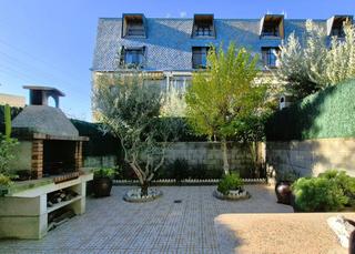 Casa  Passatge de rocafort. Magnifica casa unifamiliar de 230 m2 con 3 hab dobles y gran est
