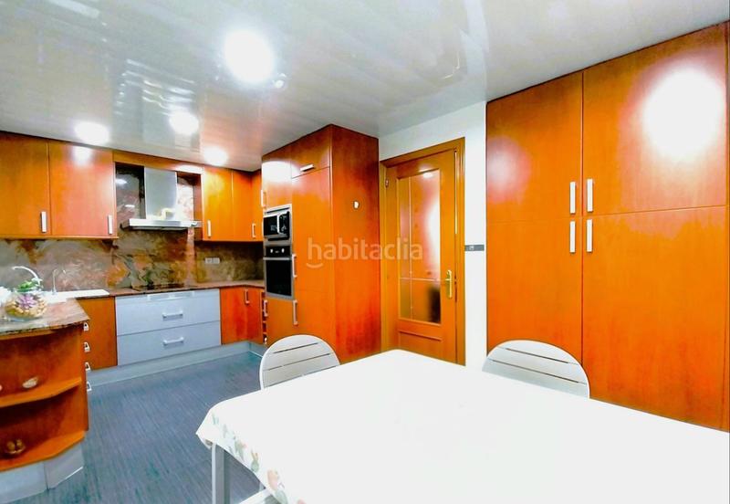 Foto 23d43ffd-84fe-41ba-847a-228aad76b1df. Casa magnifica casa unifamiliar de 230 m2 con 3 hab dobles y gran estudio 55 m2 en Terrassa