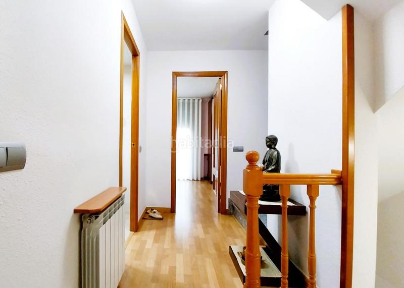 Foto a9ff70d1-dd02-42e7-a2a2-1002454cf5bc. Casa magnifica casa unifamiliar de 230 m2 con 3 hab dobles y gran estudio 55 m2 en Terrassa