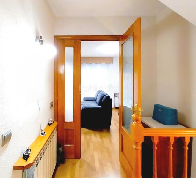 Foto b6d33e1b-3b43-4923-8fb0-a02fb35c80c7. Casa magnifica casa unifamiliar de 230 m2 con 3 hab dobles y gran estudio 55 m2 en Terrassa