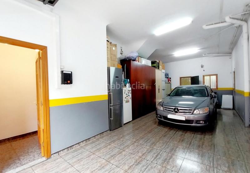 Foto e16ab9cf-4aac-4a56-8452-57ea6a6f698b. Casa magnifica casa unifamiliar de 230 m2 con 3 hab dobles y gran estudio 55 m2 en Terrassa