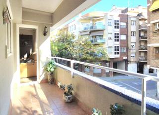 Appartement  Carrer de faraday. Cantoner de 115 m2 amb 4 hab i 2 banys al carrer faraday a 100 m