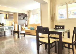 Appartement  Carrer de faraday. Cantoner de 115 m2 amb 4 hab i 2 banys al carrer faraday a 100 m