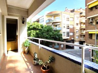 Piso  Carrer de faraday. Gran pis cantoner de 115 m2 amb 4 hab i 2 banys al carrer farada