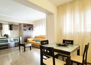 Flat  Carrer de faraday. Gran pis cantoner de 115 m2 amb 4 hab i 2 banys al carrer farada