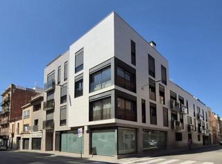 Pis  Carrer del doctor ullés. Seminou nomes estrenat al carrer dr ulles cantonada amb galileu