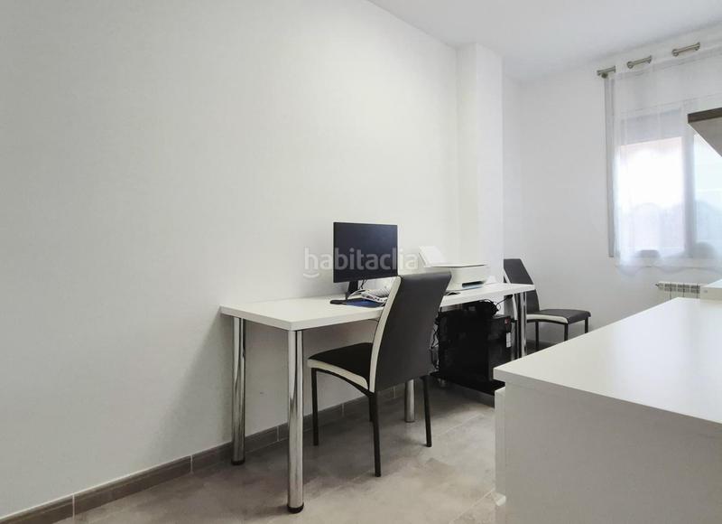 Foto 33f00540-5410-46a9-924a-f82de219912f. Planta baja  seminueva de 3 hab con patio de 60 m2 sur en rambla francesc macia en Terrassa