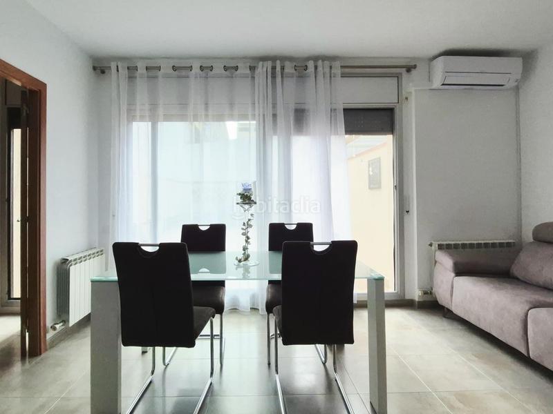 Foto e742712a-ad18-4993-8dc4-c56153460fee. Planta baja  seminueva de 3 hab con patio de 60 m2 sur en rambla francesc macia en Terrassa
