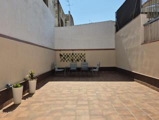 Planta baixa  Carrer girona. Seminueva con gran patio sur de 60 m2 en rambla francesc macia