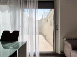 Planta baja  Carrer girona. Seminuevo de 3 hab con patio de 60 m2 sur en rambla francesc mac