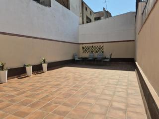 Rez-de-chausse  Carrer girona. Planta baja seminueva con gran patio sur de 60 m2 en rambla fran