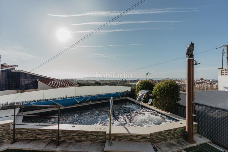 Foto cbc781e3-cc5f-421d-97fd-8961da69ab68. Casa amb calefacció aparcament piscina a Pinemar Pineda de Mar