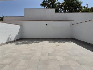 Rez-de-chaussée  Carrer de pere fizes. Planta baixa obra nova de 152 m2 i 4 hab  amb pati 52 m2 a pere