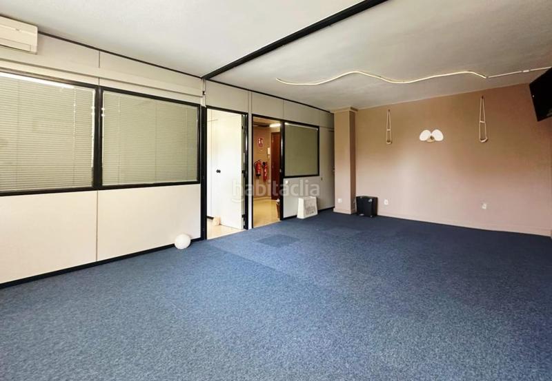 Foto b3564993-d0f9-498b-a26b-8359e2421d32. Bureau avec parking dans Cementiri Vell Terrassa