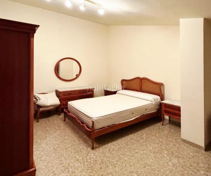 Foto 191697a0-89da-4cbd-95dd-a56f08a4c5a7. Dúplex  140 m2 de 4 hab mas estudio con 2 terrazas y parking en la plaça lluis companys en Terrassa