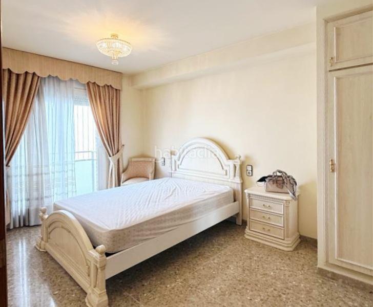 Foto 5f1df061-8118-4a6b-9398-ab52506054d6. Dúplex  140 m2 de 4 hab mas estudio con 2 terrazas y parking en la plaça lluis companys en Terrassa