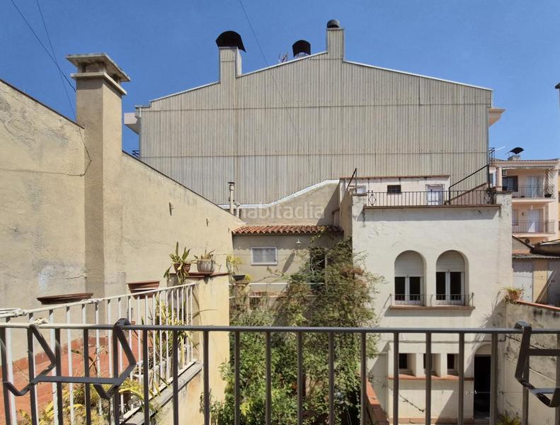 Foto a82777d4-55d7-4a67-8dfa-834ec8ab7174. Casa de 190 m2 amb pati a la plaça del progres en Terrassa