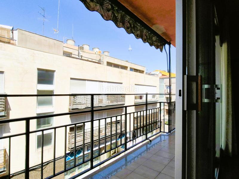 Foto 3f555ba1-d4cd-410e-9c8c-03e48f220401. Piso de 137 m2 amb 4 hab i balco 10 m2 oest al carrer ireneu a 50 metres rambla en Terrassa