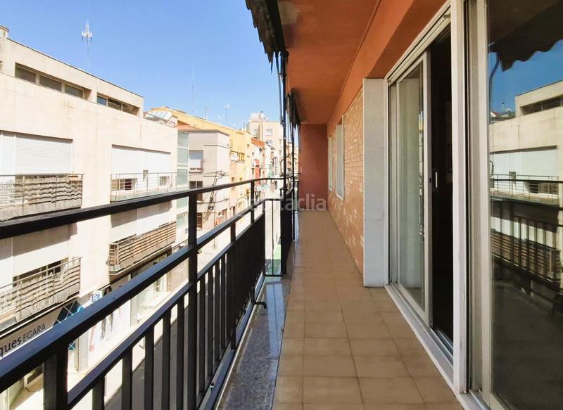 Foto 47be6d64-c9c7-4248-b8ae-551b8cf8bb59. Piso de 137 m2 amb 4 hab i balco 10 m2 oest al carrer ireneu a 50 metres rambla en Terrassa