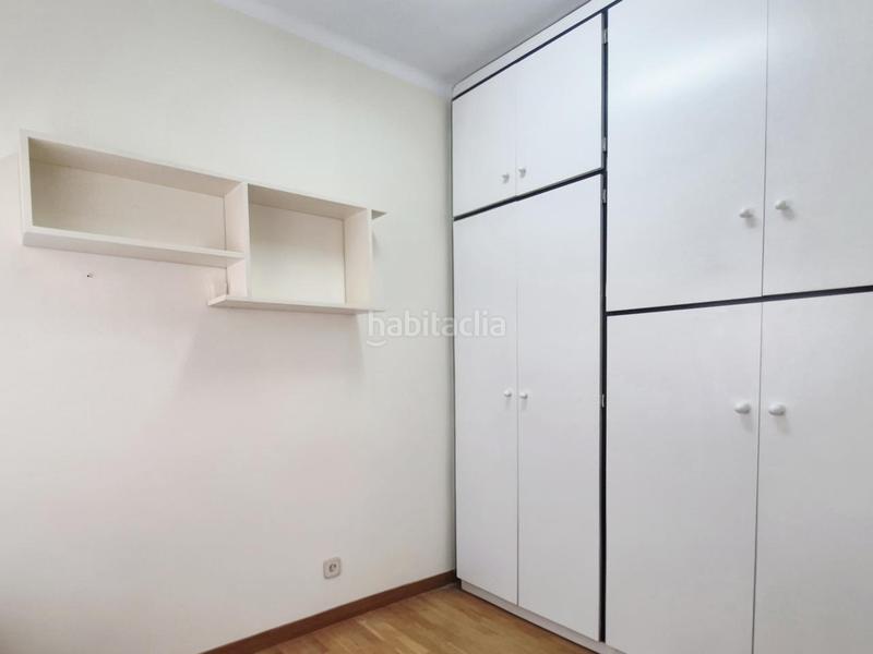 Foto 4d51a220-f02c-4456-9ca2-952cec44de6f. Piso de 137 m2 amb 4 hab i balco 10 m2 oest al carrer ireneu a 50 metres rambla en Terrassa
