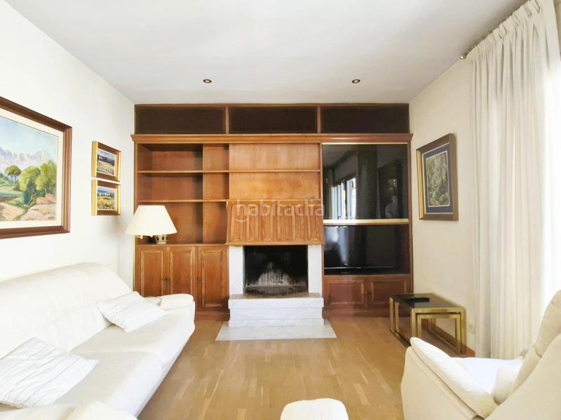 Foto 580115e2-03c0-4904-a511-d5a3bf98de5f. Piso de 137 m2 amb 4 hab i balco 10 m2 oest al carrer ireneu a 50 metres rambla en Terrassa