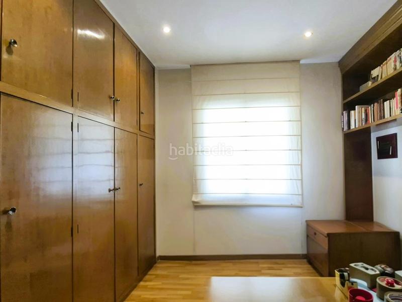 Foto ca9c9a44-d182-42da-9c2a-8060b9e2d034. Piso de 137 m2 amb 4 hab i balco 10 m2 oest al carrer ireneu a 50 metres rambla en Terrassa