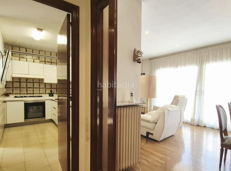 Foto cff6d6df-a390-4b15-b4a2-943122ab4b37. Piso de 137 m2 amb 4 hab i balco 10 m2 oest al carrer ireneu a 50 metres rambla en Terrassa