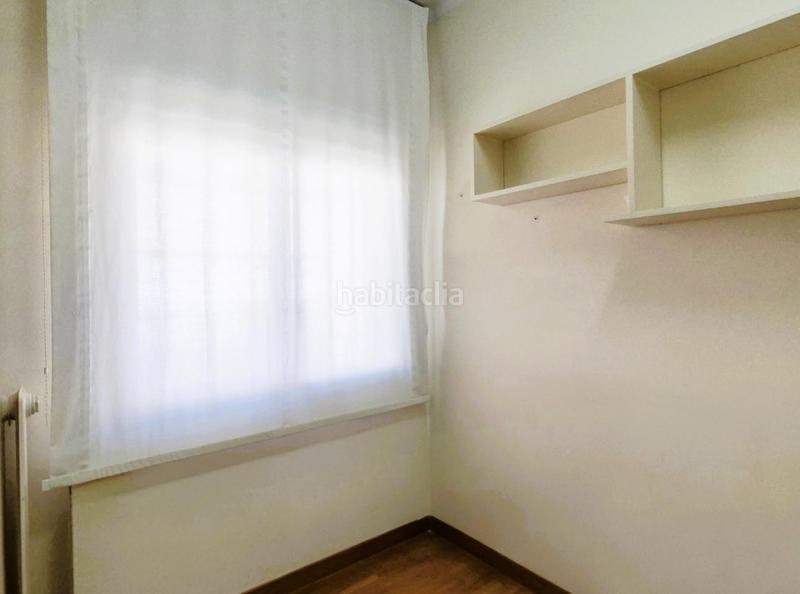 Foto d1728637-1019-4d8a-8005-3e164d8a34f3. Piso de 137 m2 amb 4 hab i balco 10 m2 oest al carrer ireneu a 50 metres rambla en Terrassa